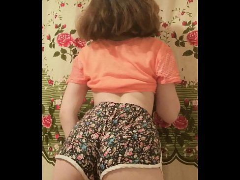 ❤️ 性感的年轻宝贝在镜头前脱下她的短裤 ❤❌ Beautiful porn❌❤