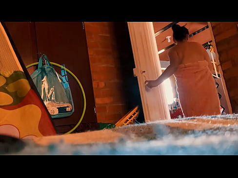 ❤️ 我的叔叔跟着我进了浴室，他在我洗澡的时候干了我。 ❤❌ Beautiful porn❌❤