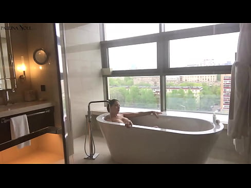 ❤️ 巨大的宝贝 激情地在浴室里撸起了她的阴部 ❤❌ Beautiful porn❌❤