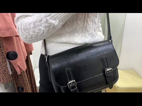❤️ 年轻婊子FeralBerry在试衣间用假阳具公开自慰 ❤❌ Beautiful porn❌❤