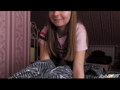 ❤️ 金发女郎深情吸吮她的闺蜜，并在她的嘴里得到了精液 ❤❌ Beautiful porn❌❤